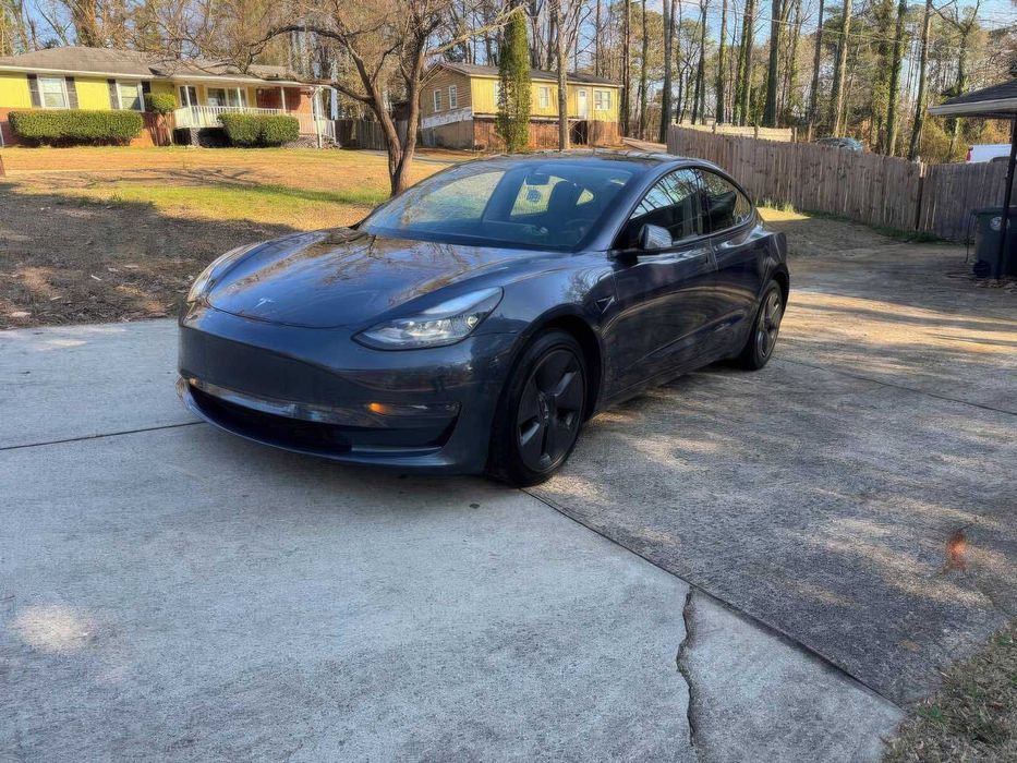 Tesla Model 3 Long Range      2022