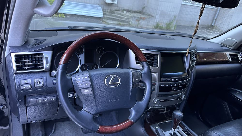 Продам Lexus LX 570 2012  року випуску
