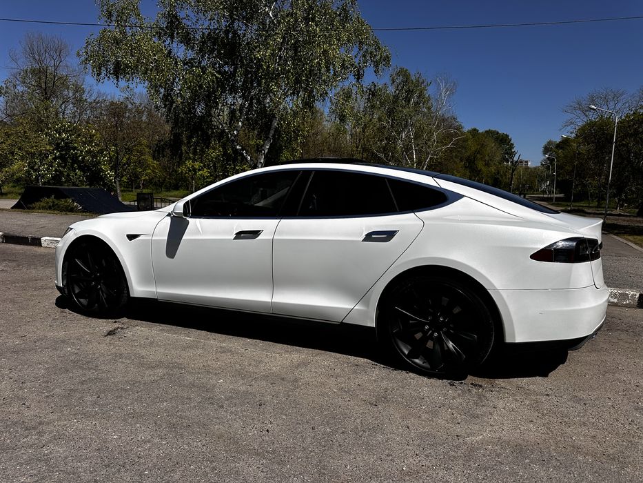 Продам Tesla model S,13500$