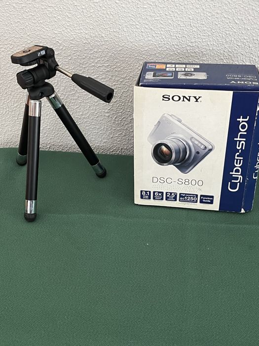 Máquina fotográfica com tripé e respetivo materias tudo impecável