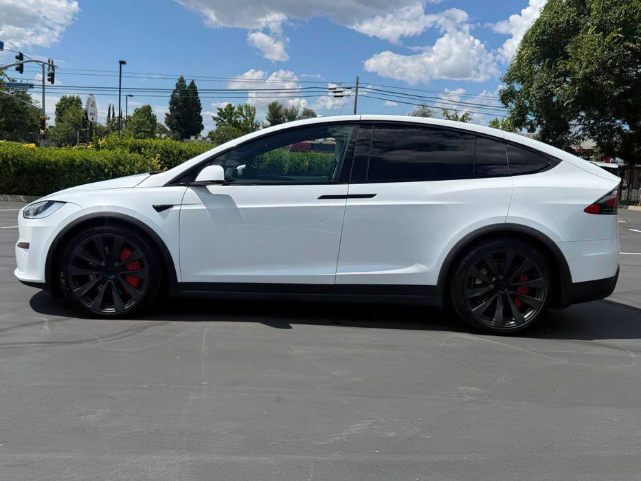 Tesla Model X Plaid      2022