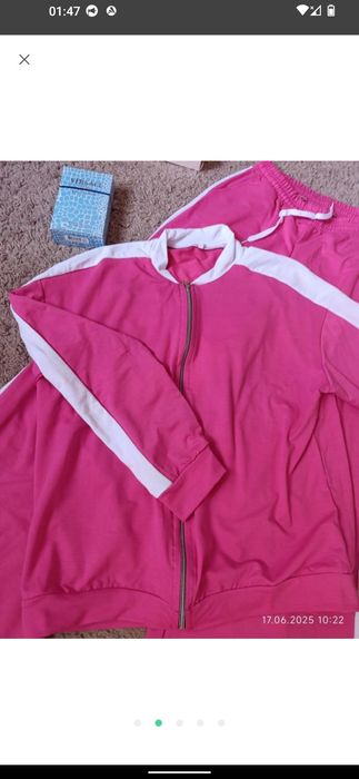 Жіночий легкий спортивний костюм