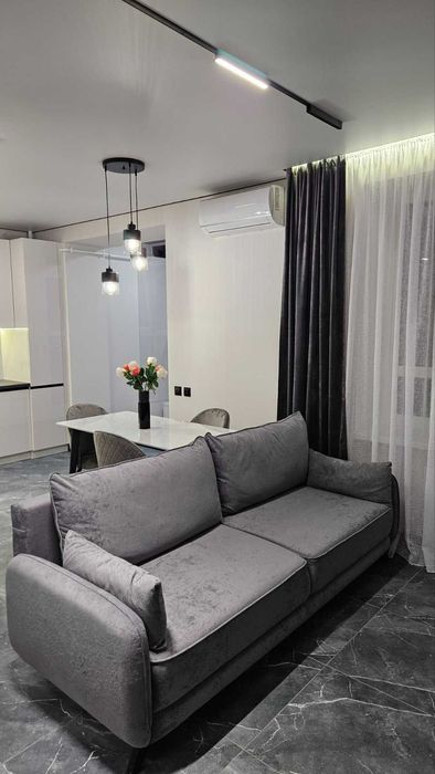 Здам в оренду простору однокімнатну квартиру з дійсно гарним ремонтом!