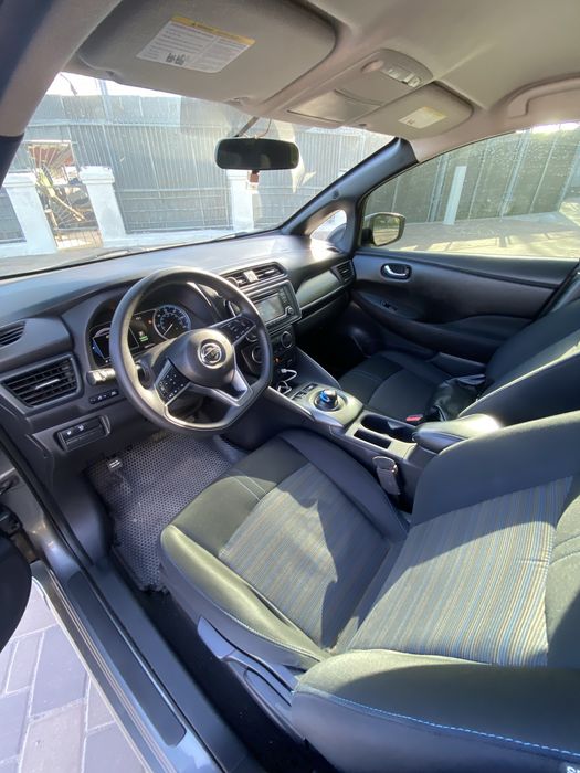 Продам электричку Nisan Leaf