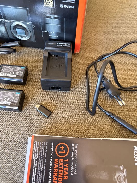 Sony A6400 (corpo) com caixa, 3 baterias e carregador