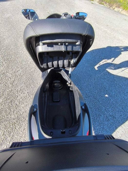 SYM 300i GTS com Topcase