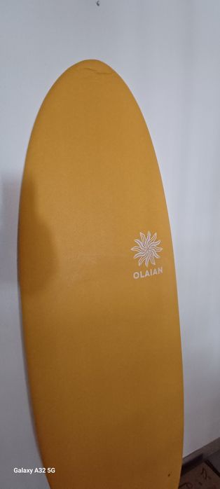 Prancha de surf Olaian em excelente estado  pouquissimo uso com acessórios incluídos.