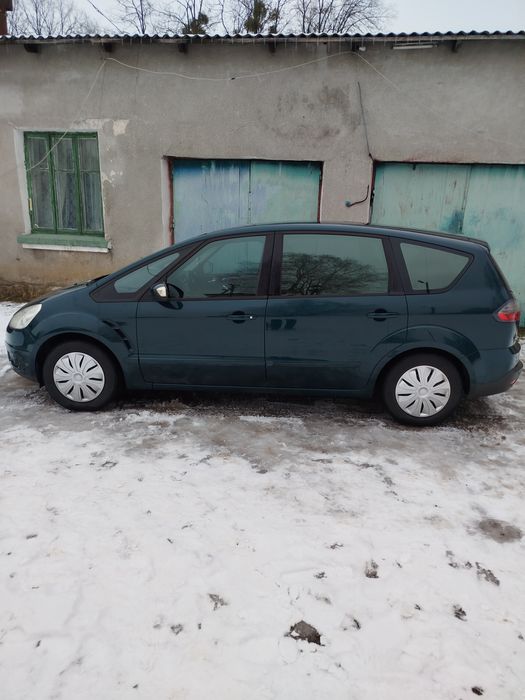 Продам авто Форд S макс.В доброму стані не битий в рідній фарбі..