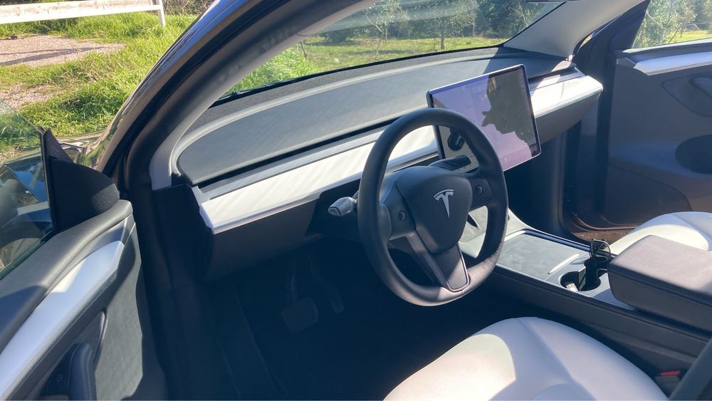 Tesla Model Y AWD Long Range