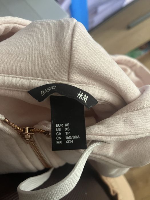 Bluza hm pudrowa kaptur rozpinana zamek z kapturem zamkiem basic
