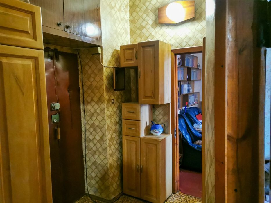 Продам 2 комнатную сталинка  ул.Пироговская/пр-т Шевченко