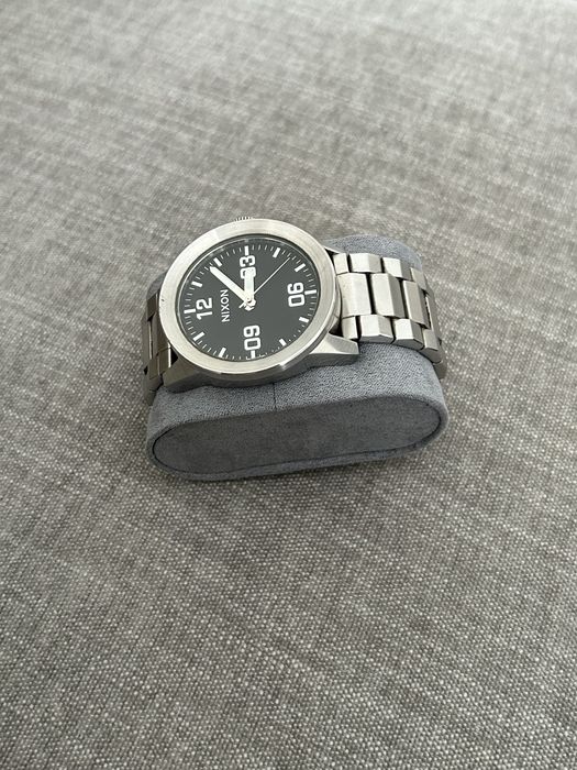Relógio prateado Nixon