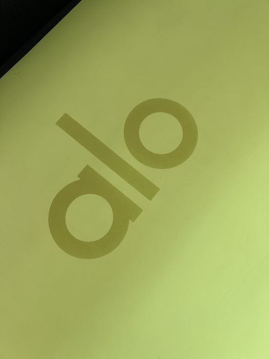 ()   Alo Yoga ,  Warrior: 5 000 . -   /    Olx