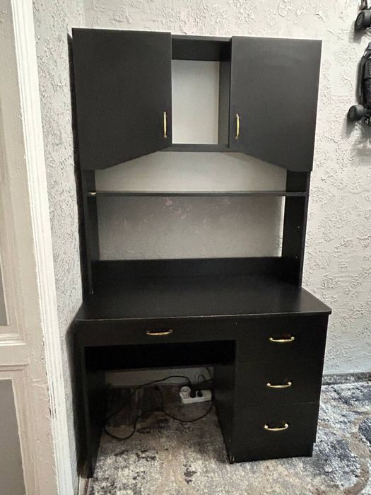 Письменный  стол, цвет черный