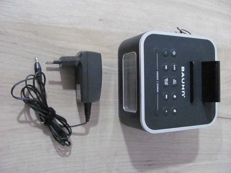 Radio z Budzikiem Bluetooth AUX Ładowanie BAUHN