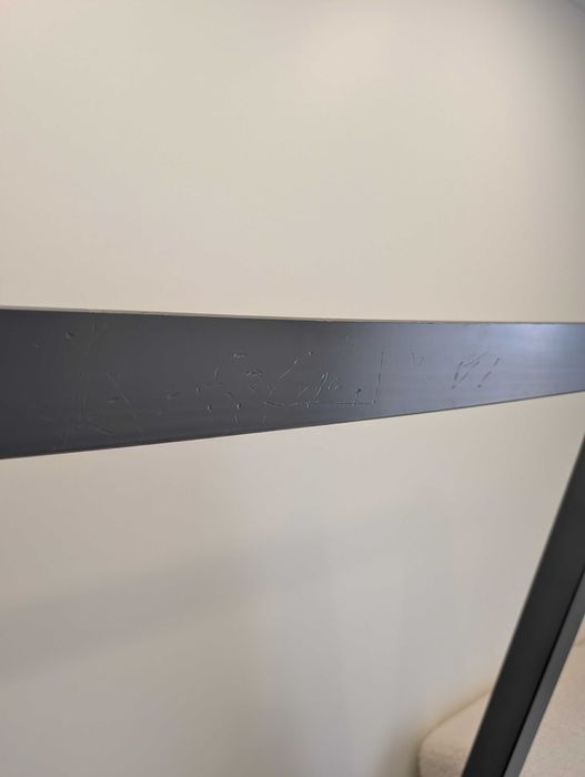 Cama infantil em forma de casa, em madeira