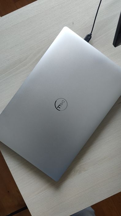 Dell XPS 15 7590 I7-9750H