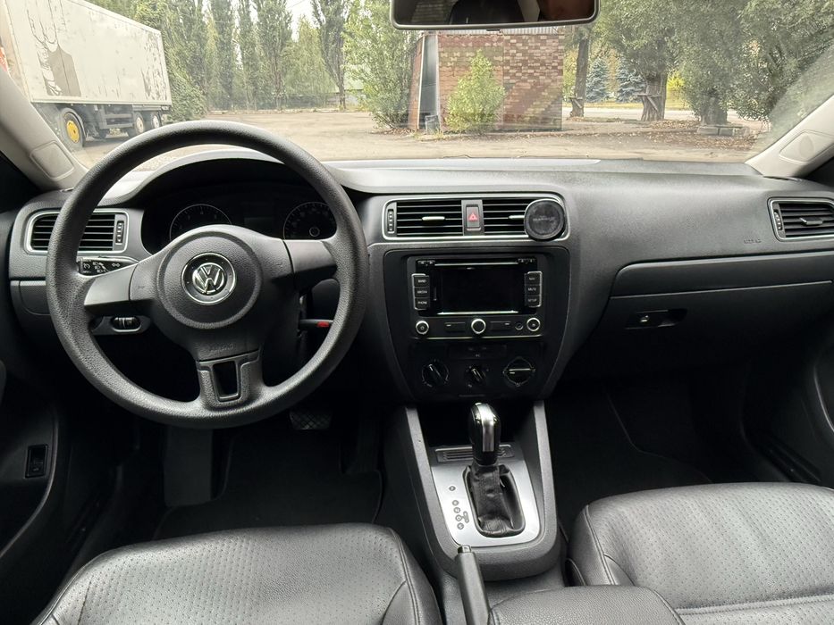 Продаж Volkswagen Jetta 2013