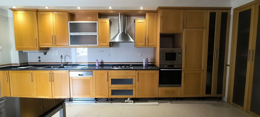 Cozinha Usada inclui pedra e eletrodomésticos