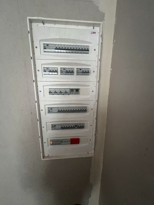 Elektryk, pogotowie elektryczne, usuwnanie awarii od reki