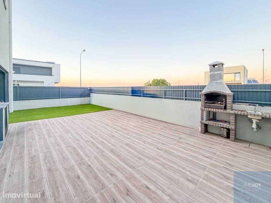Moradia Isolada T4 com Jardim em Trajouce
