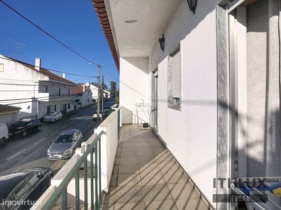 Moradia Bi-familiar  1º andar T3 com garagem – Bacelo, Évora