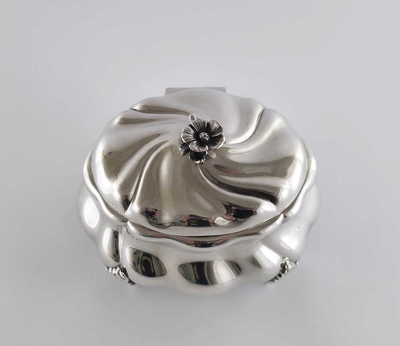 Srebrna cukiernica  autorstwa Christian Wilhelm &  Karl Deyhle