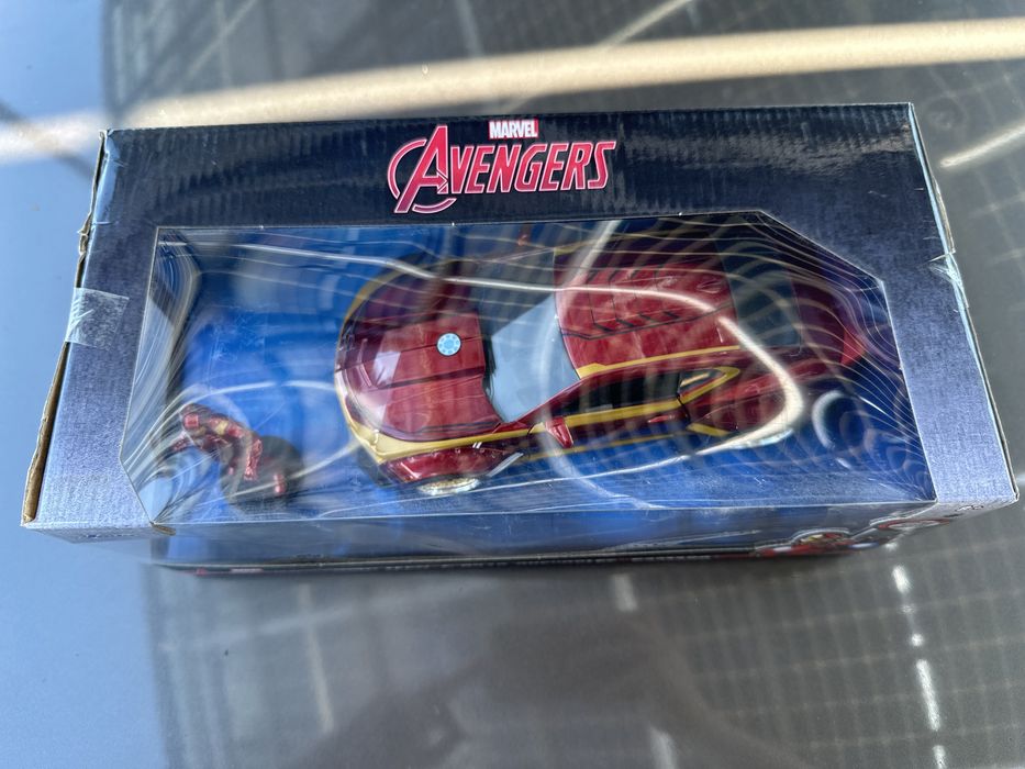 Колекційна модель Iron Man&2016 Chevrolet Camaro