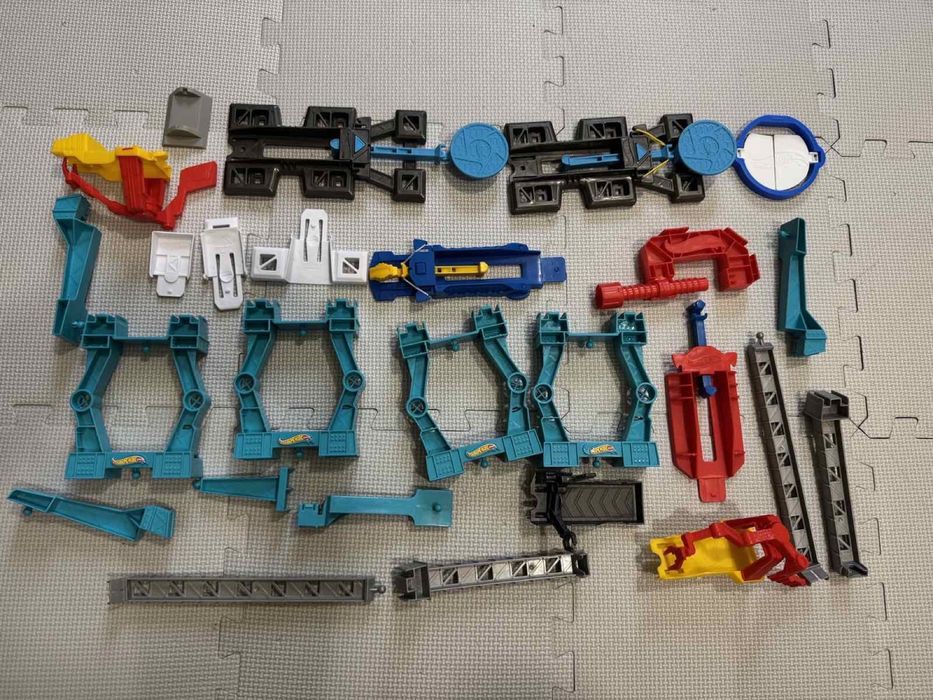 Hot wheels трек дорога гірка динозавр бочка ракетна установка