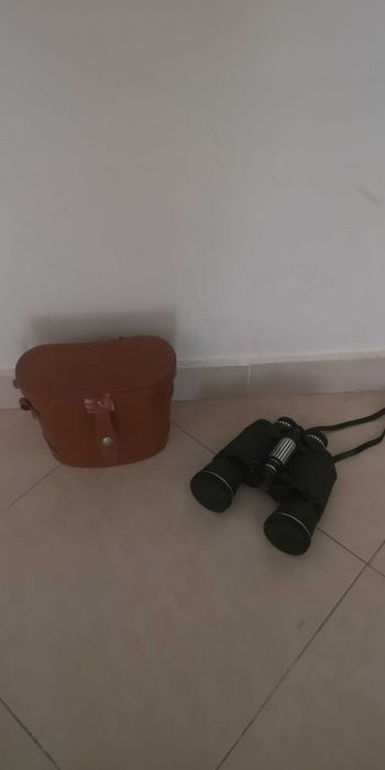 Binóculos com caixa de arrumação