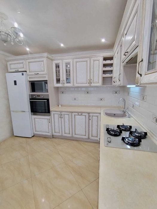Оренда квартири, 3 кімнати, Рясне 1