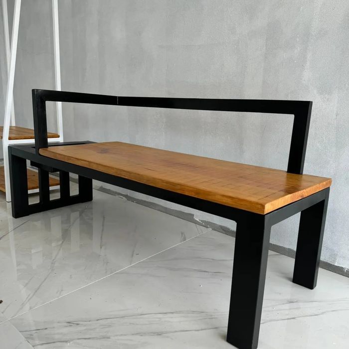 Banco de Jardim com espaço para colocar vaso de jardim