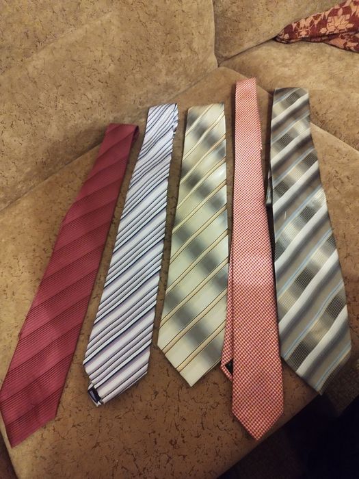 Продам краватку не дорого.