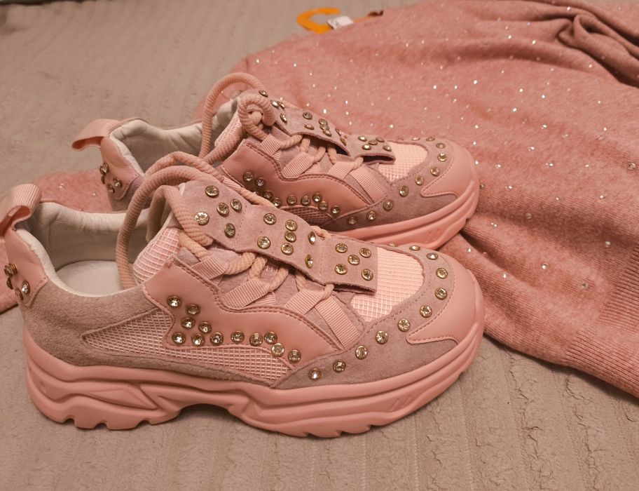 Продам костюм+безрукавка