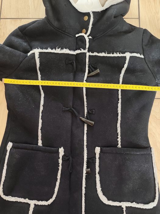 Kożuszek z kapturem C&A