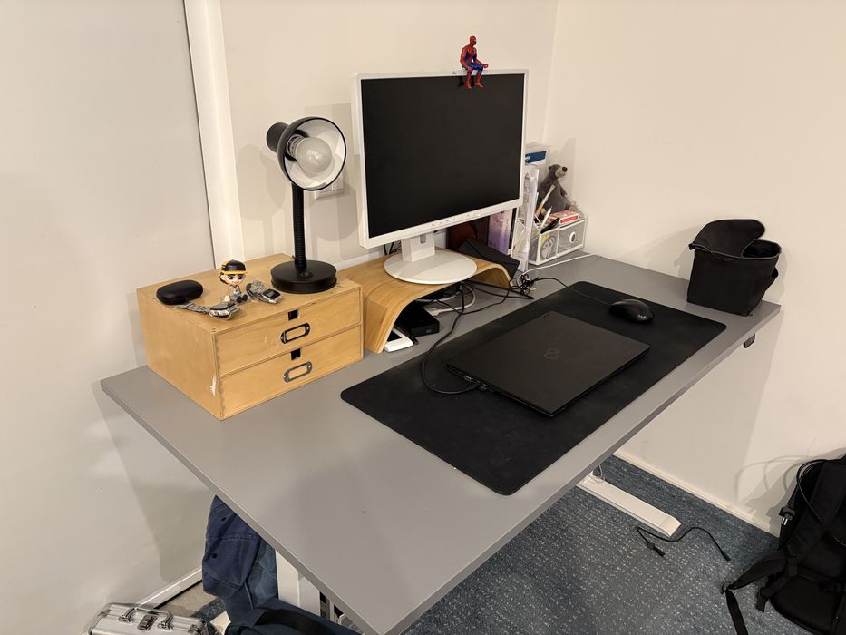 Secretária elevátória elétrica IKEA modelo RODULF