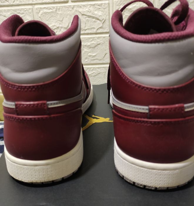 Продам Мужские кроссовки Air Jordan 1 Mid