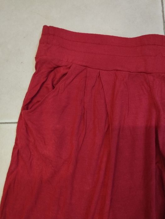 Calças vermelhas tipo balão Bershka