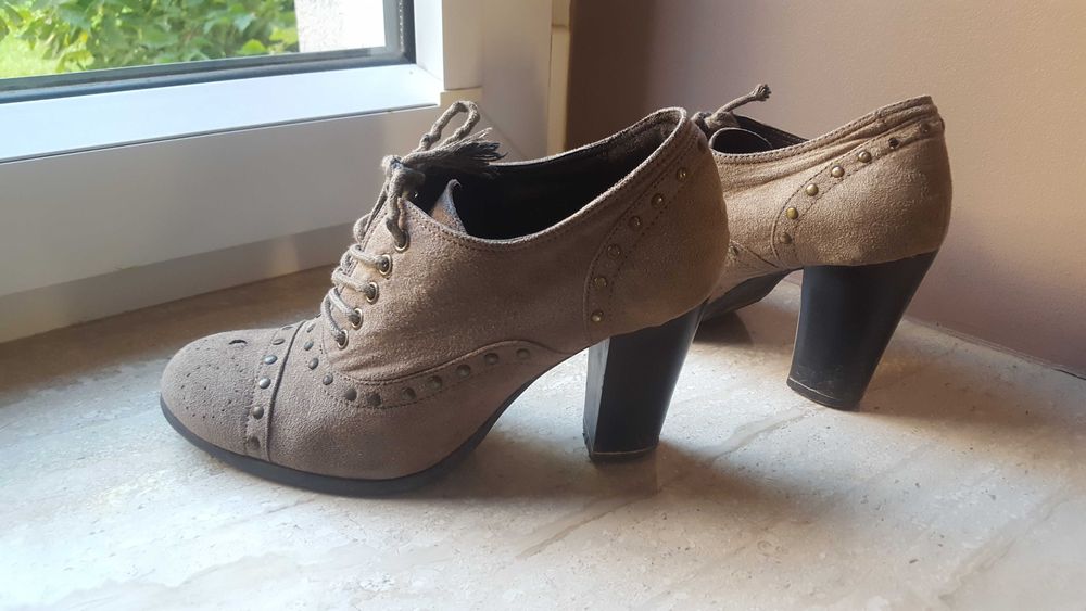 brązowe półbuty na słupku r. 38 Deichmann zamszowe