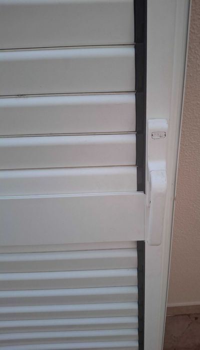 Portada exterior alumínio, branco lacado, lamina amovível, 150cmx200cm