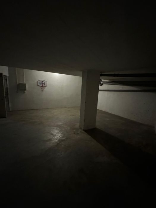 Garagem  com contador eléctrico à parte, fechada com 51 M2 ,Castelo Br