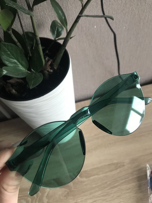 Зеленые очки новые