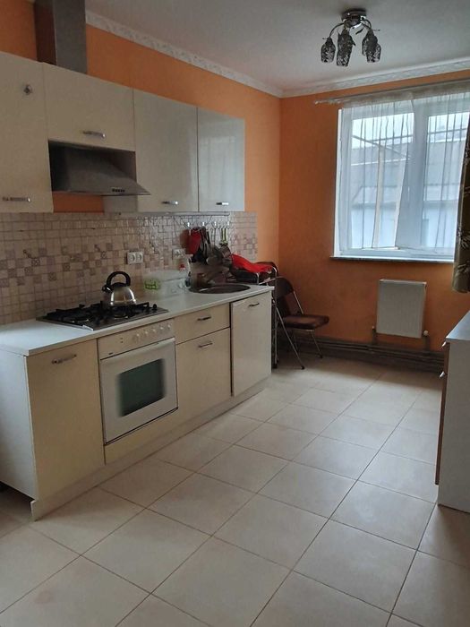 Здам будинок 2 поверхи ,80 м 3 Слобідська,є заїзд