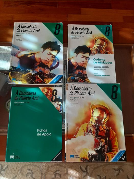 Diversos Manuais/Cadernos de actividades do 8° Ano.