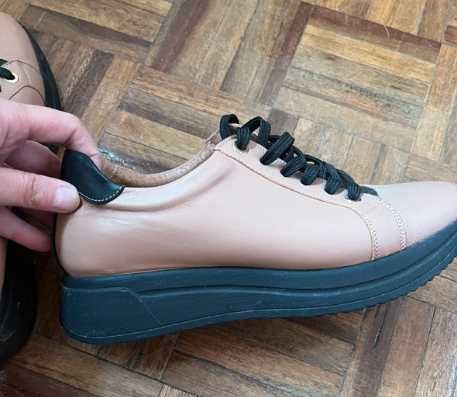 Sapatos estilo ténis