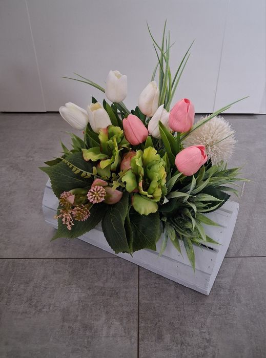 Kompozycja nagrobna tulipany eustoma