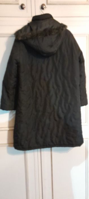 Parka comprida acolchada com capuz