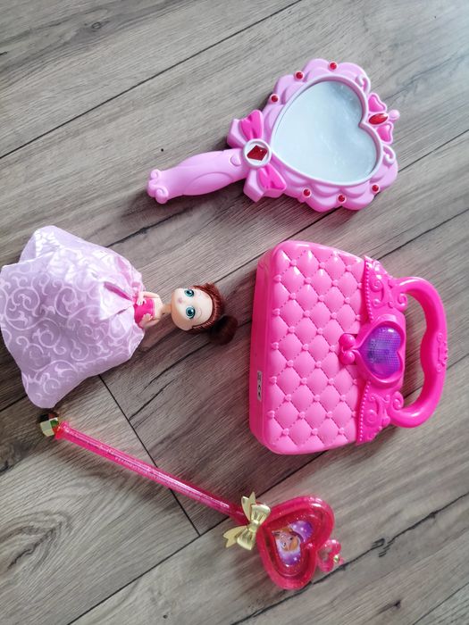 Zestaw dla małej modnisi. Stan idealny