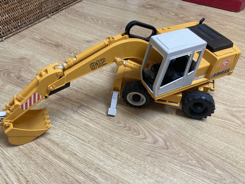 Escavadora brinquedo