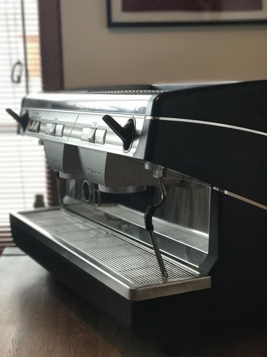 Ekspres NUOVA SIMONELLI APPIA II 2GR-ekspres ciśnieniowy do gastronomi